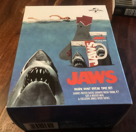 JAWS MOVIE SHARK HUNT BREAK TIME GIFT SET (MUG + ANKLE SOCKS + BODY WASH) NEW!0