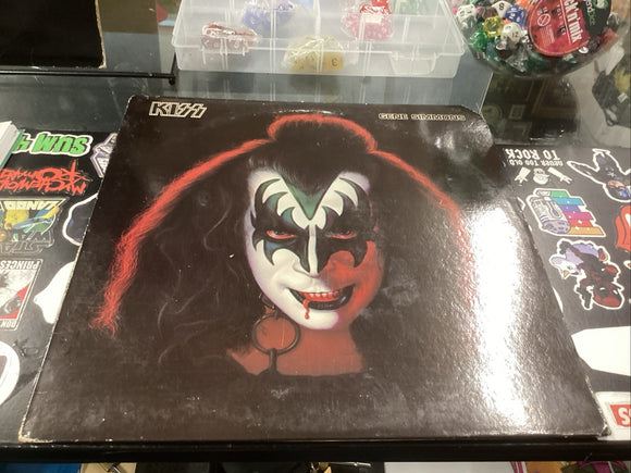 Kiss - Gene Simmons - 12
